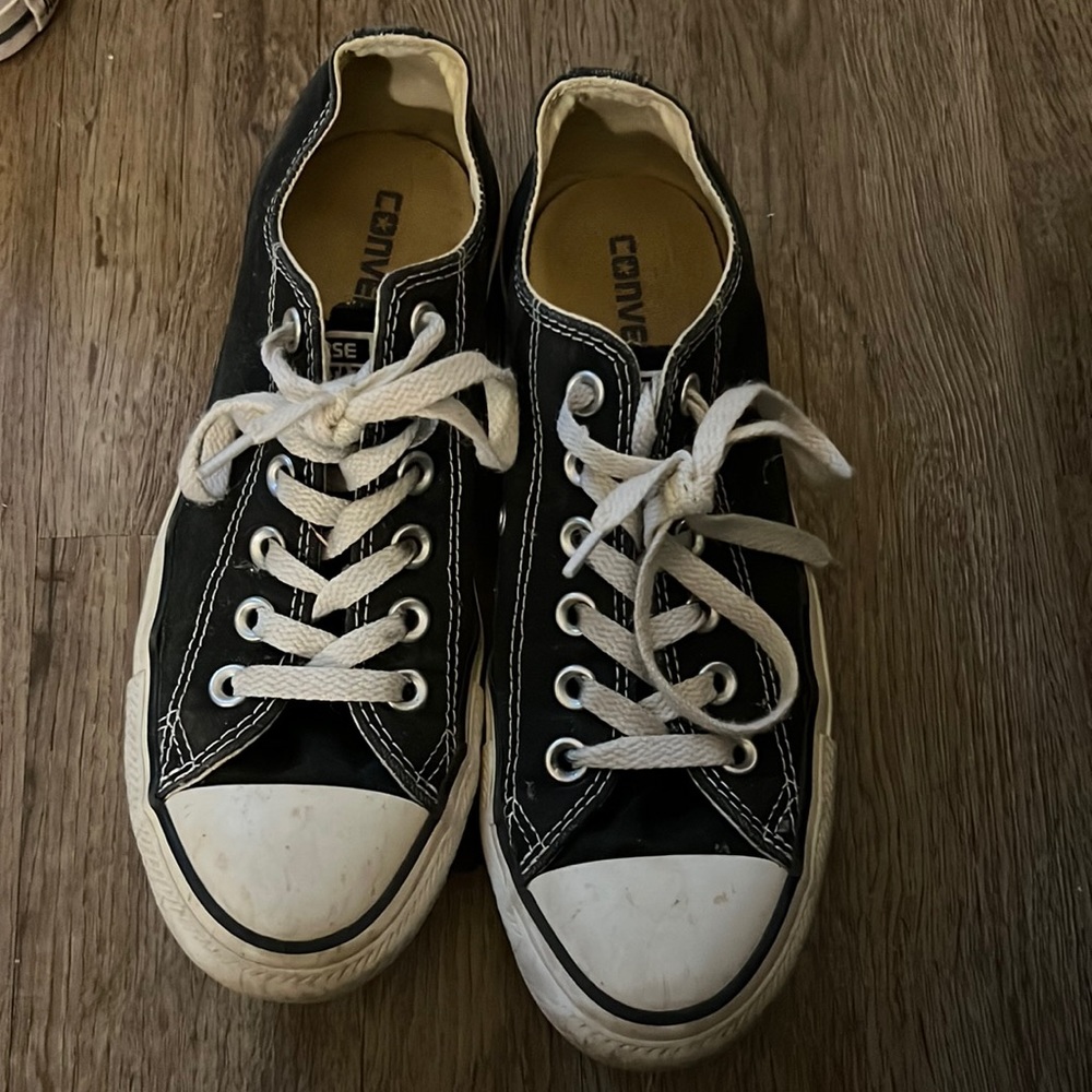 Women’s black converse, size 7